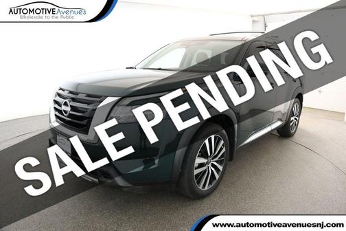 2023 Nissan Pathfinder Platinum FWD