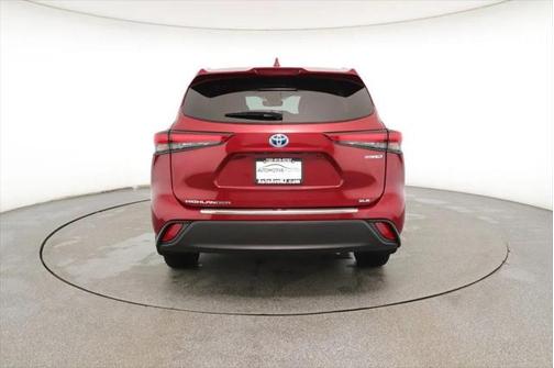 2022 Toyota Highlander Hybrid XLE