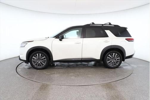 2023 Nissan Pathfinder SL 4WD