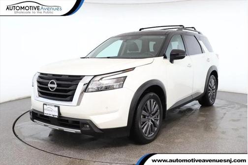 2023 Nissan Pathfinder SL 4WD