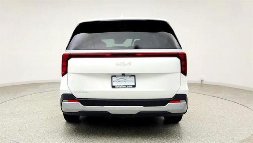 Snow White Pearl 2025 Kia Carnival LXS