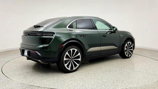 Oak Green Metallic Neo 2024 Porsche Macan Macan Electric Turbo