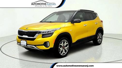 Starbright Yellow/Black Roof 2021 Kia Seltos SX Turbo