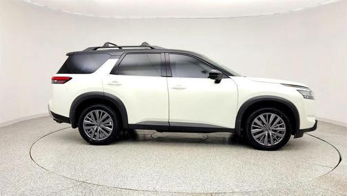 2023 Nissan Pathfinder SL 4WD