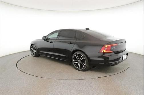 2022 Volvo S90 B6 R-Design