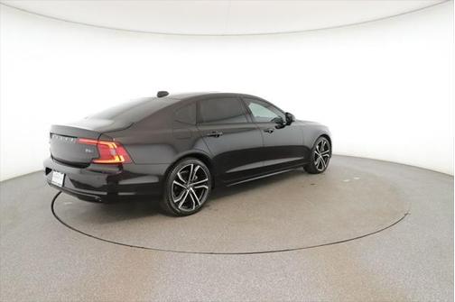 2022 Volvo S90 B6 R-Design