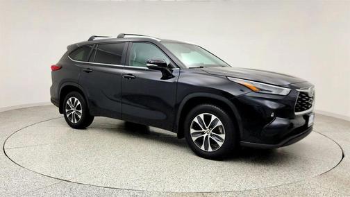 Midnight Black Metallic 2023 Toyota Highlander XLE