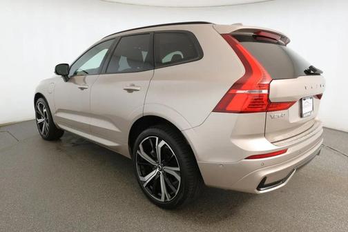 2025 Volvo XC60 Plug-In Hybrid T8 Ultra