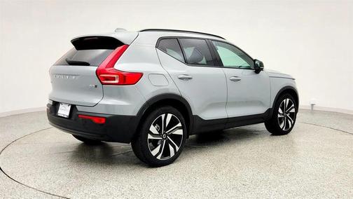 2024 Volvo XC40 B5 Plus Dark Theme