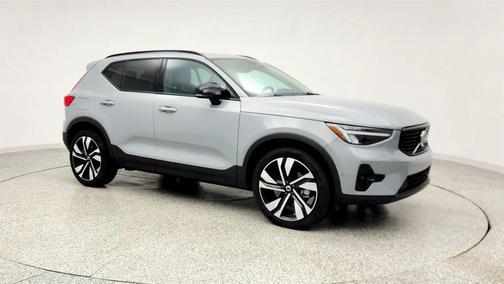 2024 Volvo XC40 B5 Plus Dark Theme