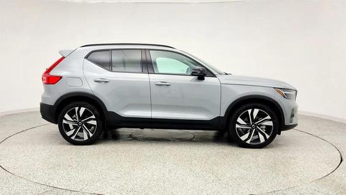 2024 Volvo XC40 B5 Plus Dark Theme