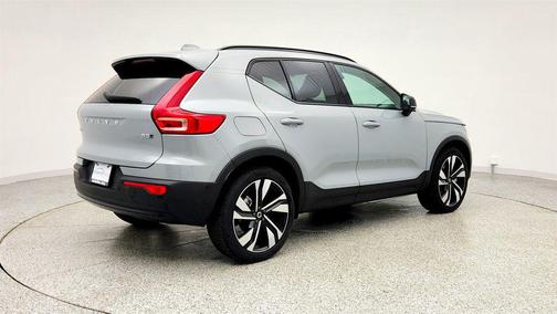 Vapor Grey Metallic 2024 Volvo XC40 B5 Plus Dark Theme