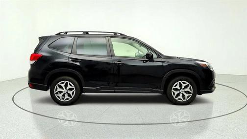Crystal Black Silica 2022 Subaru Forester Premium
