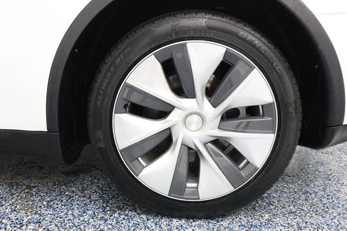 2022 Tesla Model Y Long Range Dual Motor All-Wheel Drive