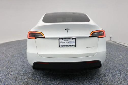 2022 Tesla Model Y Long Range Dual Motor All-Wheel Drive