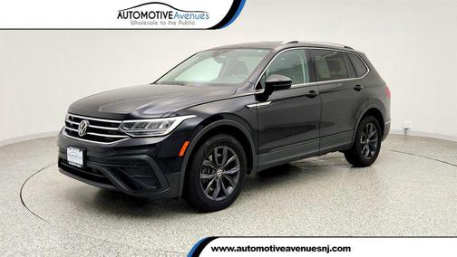 Deep Black Pearl 2022 Volkswagen Tiguan 2.0T SE 4MOTION