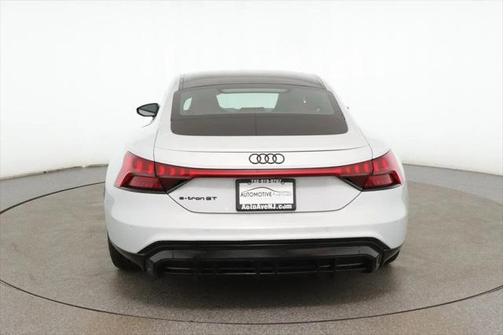 2024 Audi e-tron GT Prestige quattro