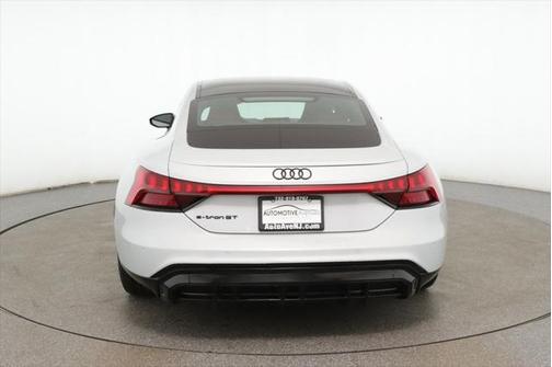 2024 Audi e-tron GT Prestige quattro