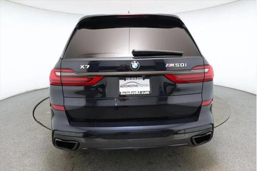 2022 BMW X7 M50i