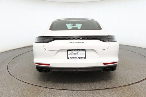 2023 Porsche Panamera 4 Platinum Edition