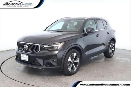 2023 Volvo XC40 B5 Plus Bright Theme