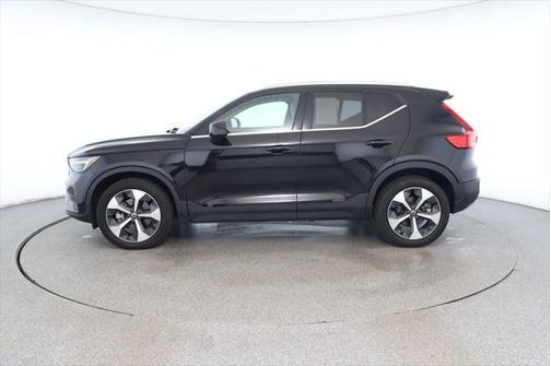 2023 Volvo XC40 B5 Plus Bright Theme