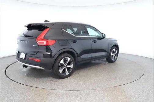 2023 Volvo XC40 B5 Plus Bright Theme