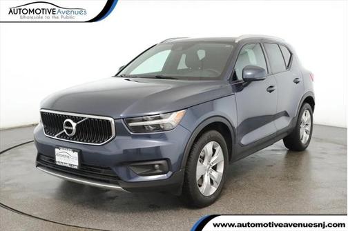 2021 Volvo XC40 T5 Momentum