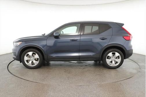 2021 Volvo XC40 T5 Momentum