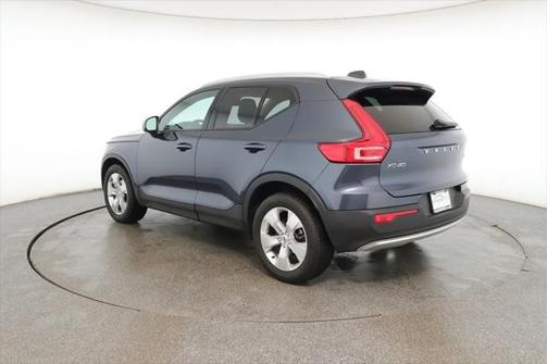 2021 Volvo XC40 T5 Momentum