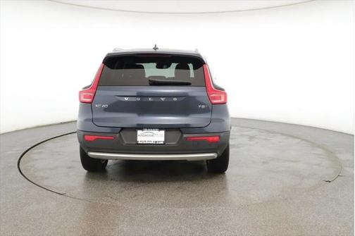 2021 Volvo XC40 T5 Momentum