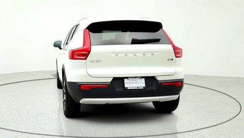Crystal White Metallic 2024 Volvo XC40 B5 Plus Bright Theme