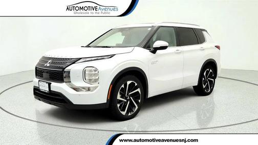 White Diamond 2023 Mitsubishi Outlander PHEV SEL