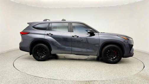 Magnetic Gray Metallic 2023 Toyota Highlander XLE