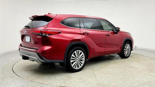 2023 Toyota Highlander Hybrid Platinum