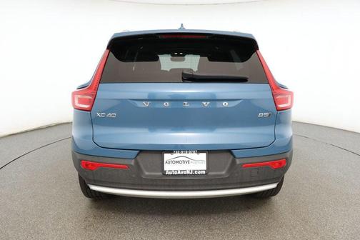 2024 Volvo XC40 B5 Ultimate Bright Theme