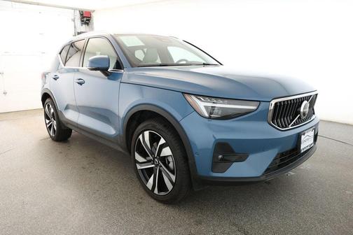2024 Volvo XC40 B5 Ultimate Bright Theme