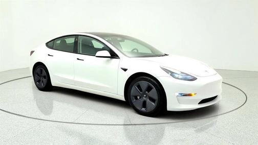 Pearl White Multi-Coat 2023 Tesla Model 3 Standard Range