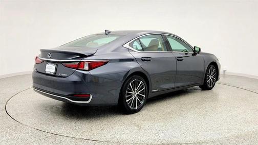 2022 Lexus ES 300h Premium