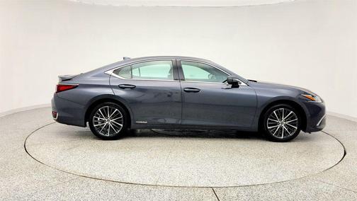 2022 Lexus ES 300h Premium