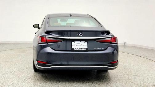 2022 Lexus ES 300h Premium
