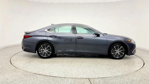 2022 Lexus ES 300h Premium