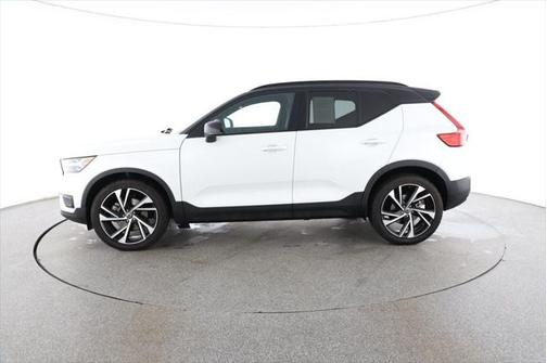2022 Volvo XC40 T5 R-Design