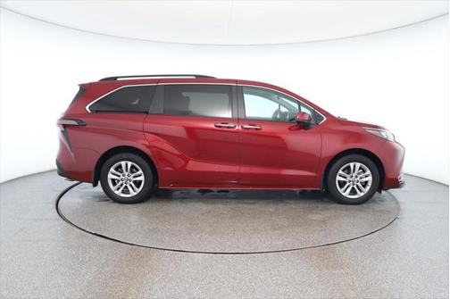 2024 Toyota Sienna XLE 7 Passenger