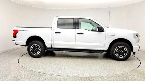 OXFORD WHITE 2022 Ford F-150 Lightning XLT