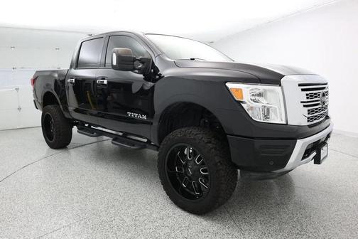 2023 Nissan Titan SV