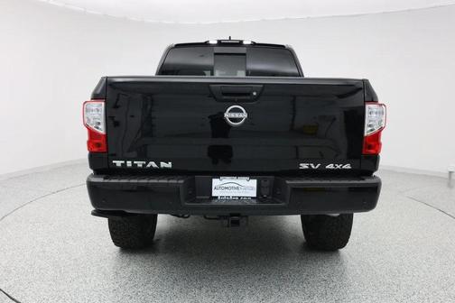 2023 Nissan Titan SV