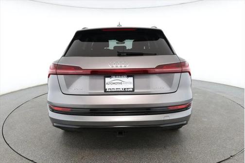 2021 Audi e-tron Premium Plus