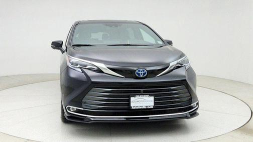 2025 Toyota Sienna Platinum