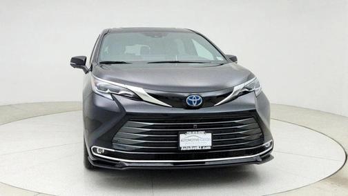 2025 Toyota Sienna Platinum